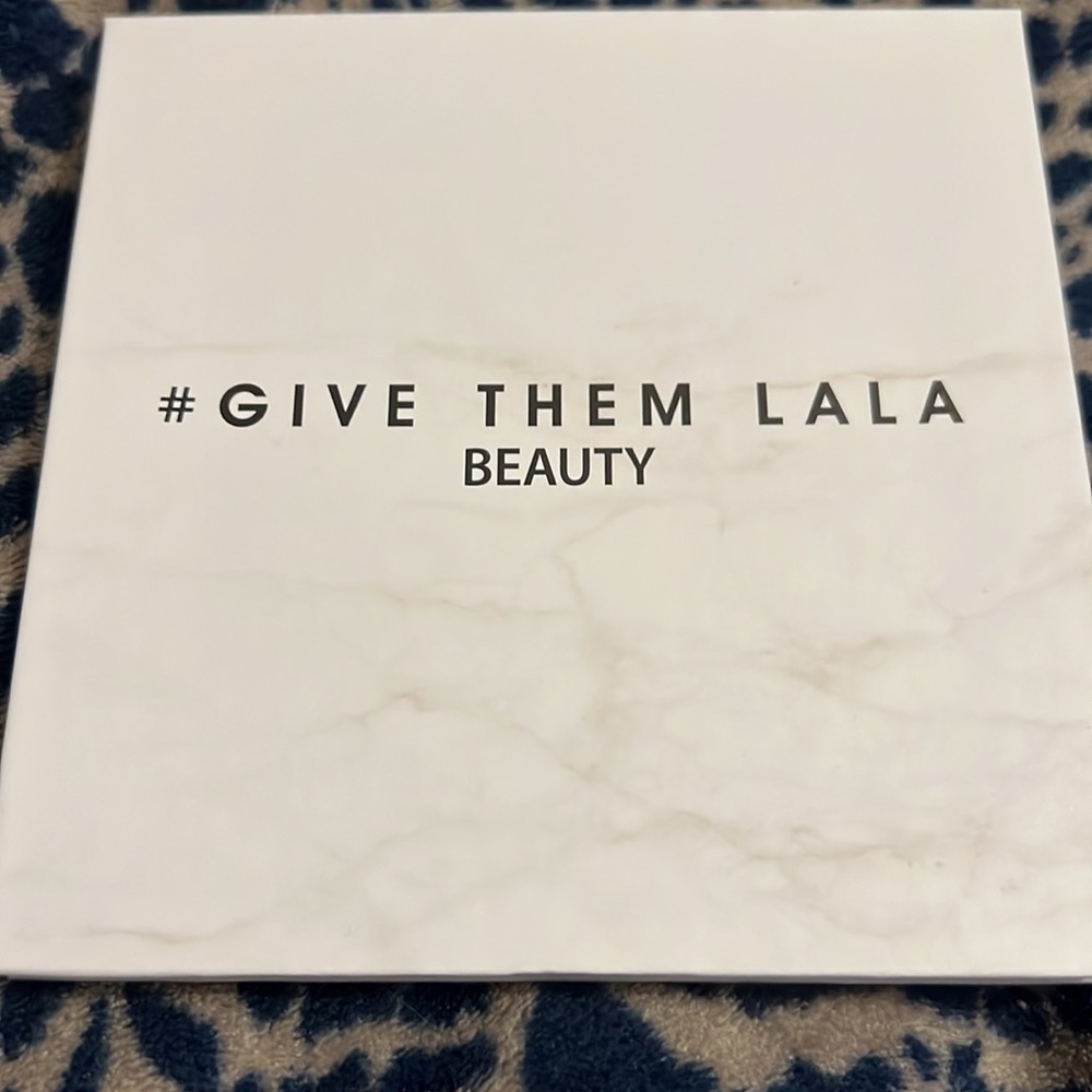 BNIB give them lala beauty eyeshadow palette